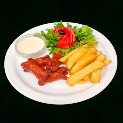 Viinerid friikartulitega